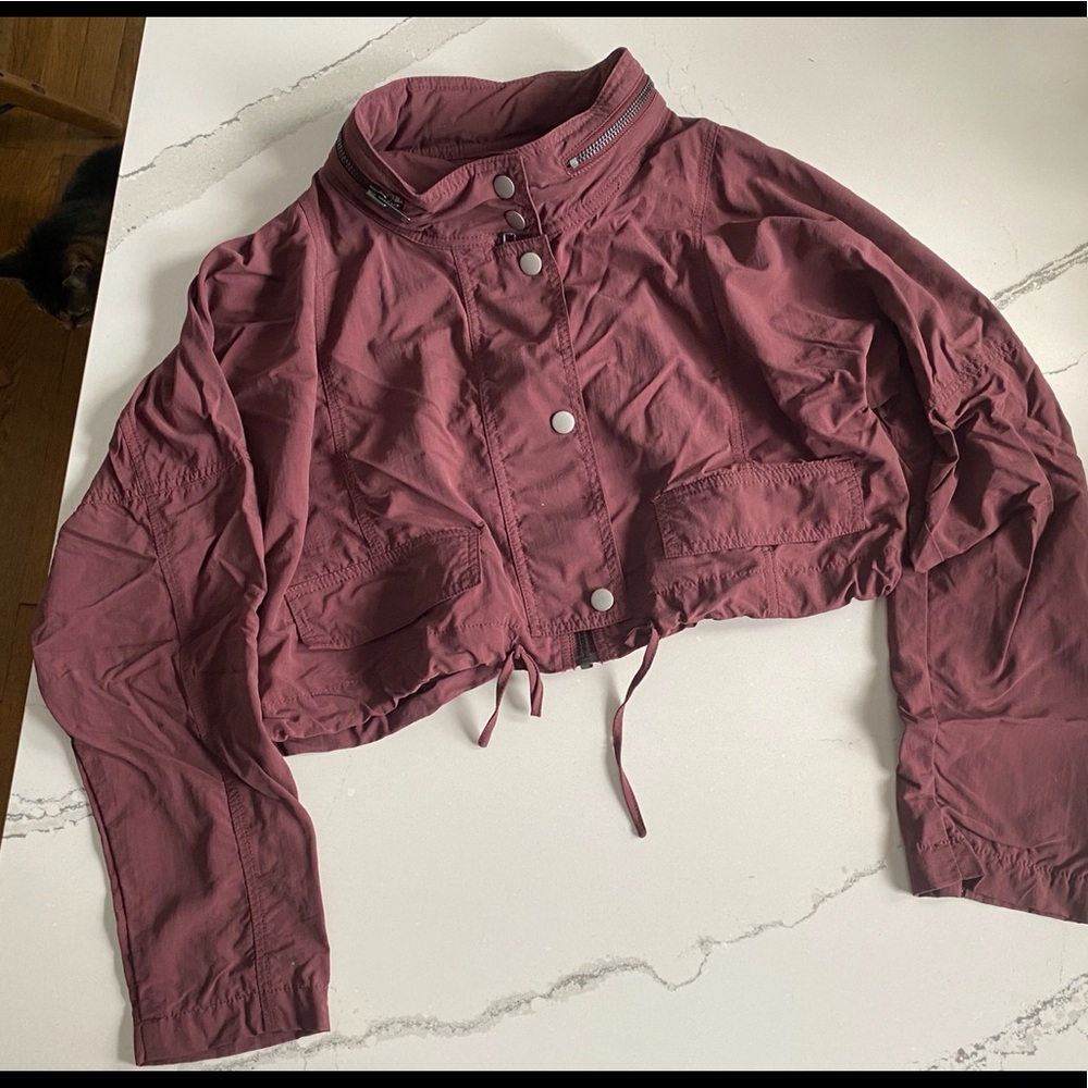 Crop windbreaker